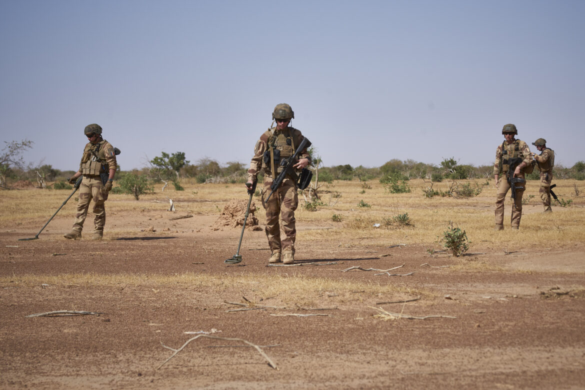 Ciad, l’esercito francese restituisce l’ultima base nel Sahel